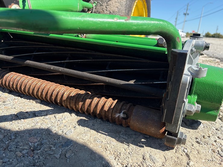 2021-john-deere-2400-image-9