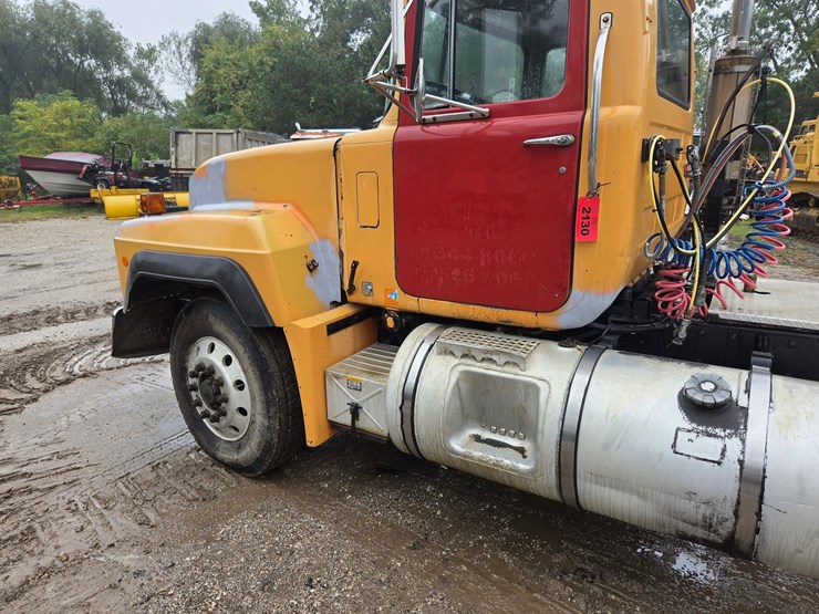 1994-mack-rd688s-image-10