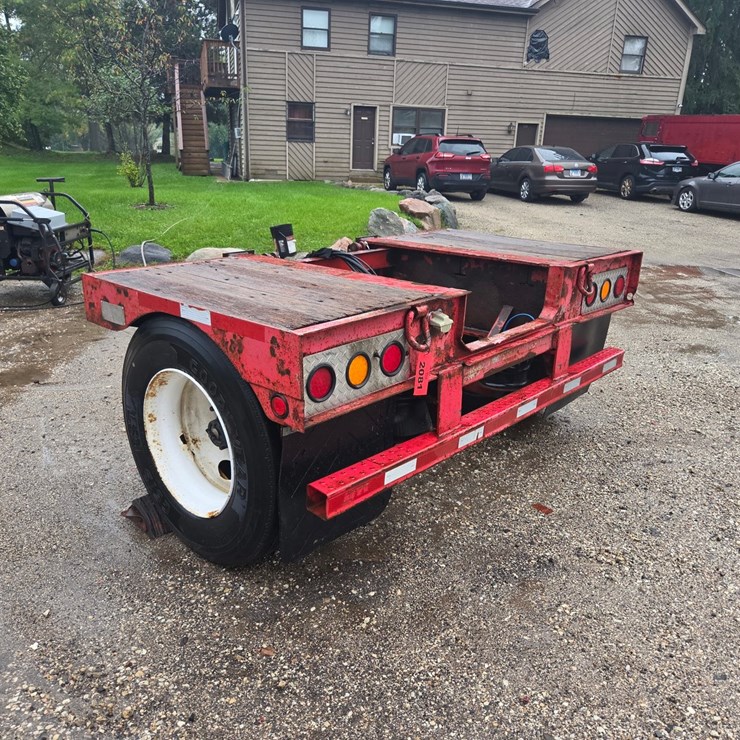 #2081 • 2006 Lowboy Pin On Axle