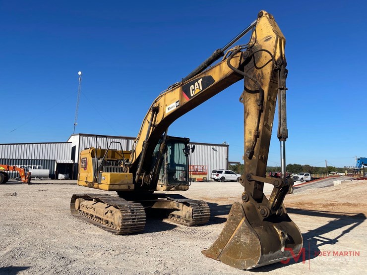 2021-caterpillar-320-image-5