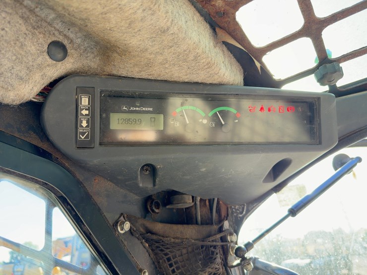 2014-deere-320e-image-20