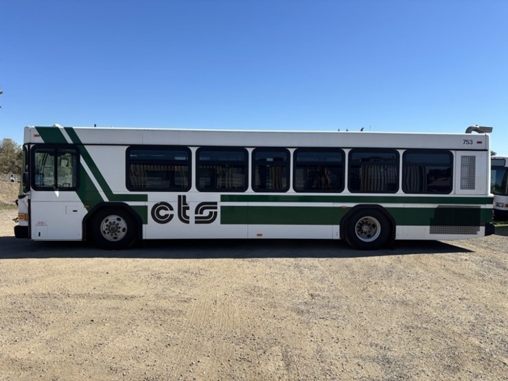 2010-gillig-35'-transit-bus-image-2