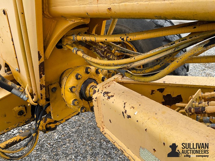 1979-deere-672a-image-19
