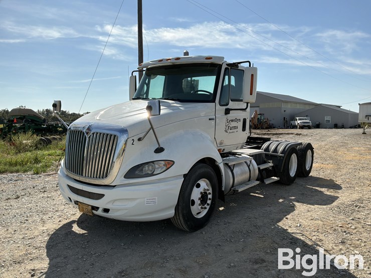 2011-international-prostar-image-1