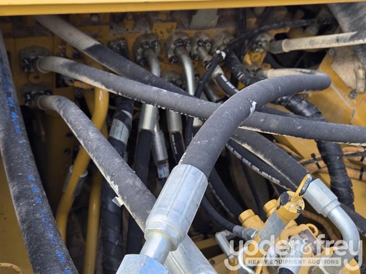 2022-caterpillar-336-image-45