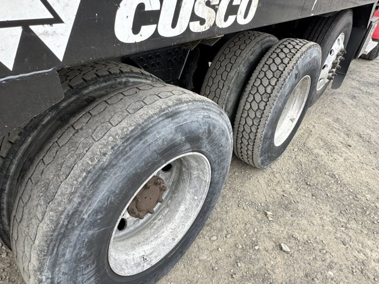 2011-peterbilt-365-image-14