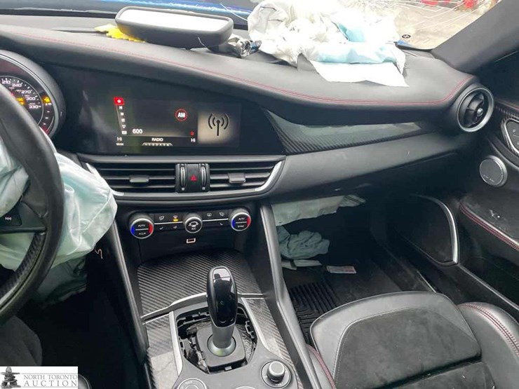 non-operable-2018-alfa-r-giulia-quadrifogli-image-50