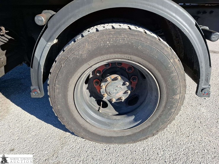 2018-freightliner-m2-106-image-18
