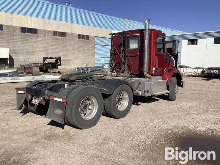 2015-peterbilt-567-image-5