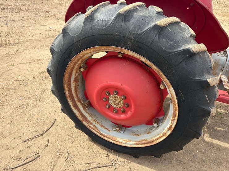 massey-ferguson-135-image-23