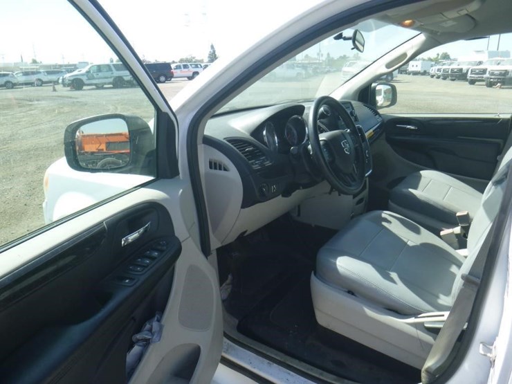 2015-dodge-grand-caravan-image-6