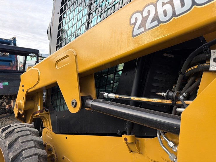 2023-caterpillar-226d3-image-22