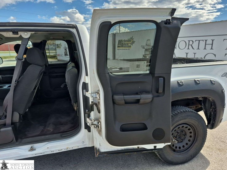 2011-gmc-sierra-1500-image-22
