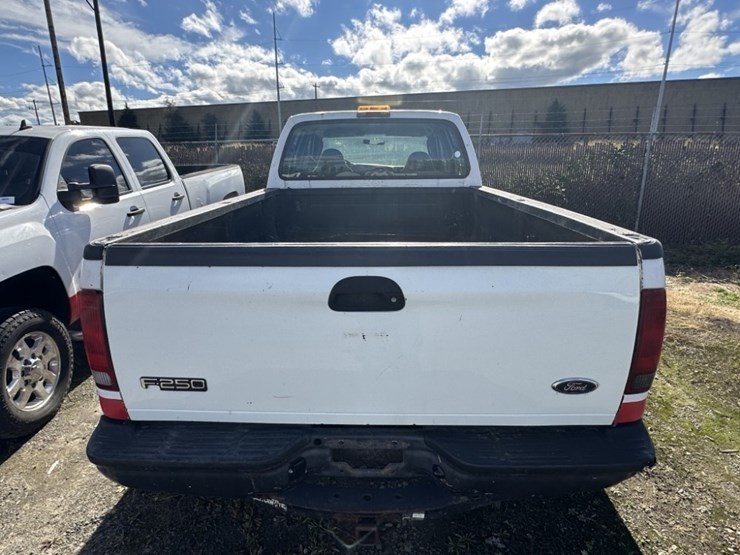 2005-ford-f350-xl-image-4