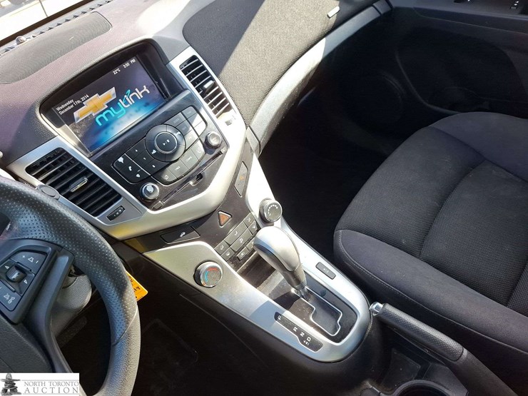 2016-chevrolet-cruze-limited-lt-image-12