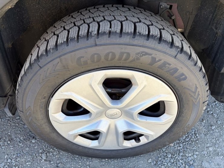 2018-ford-explorer-image-15