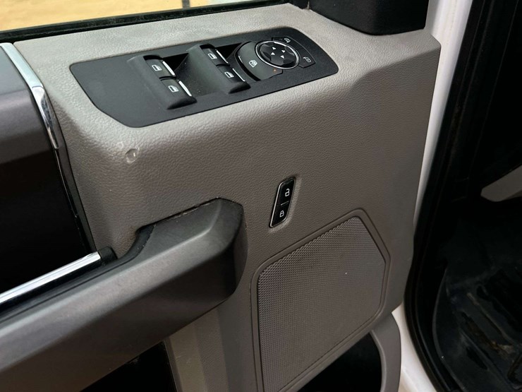 ford-f150-xlt-image-12