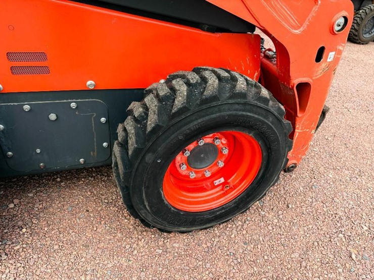kubota-ssv75-image-16