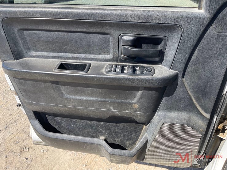 2018-dodge-3500-image-31