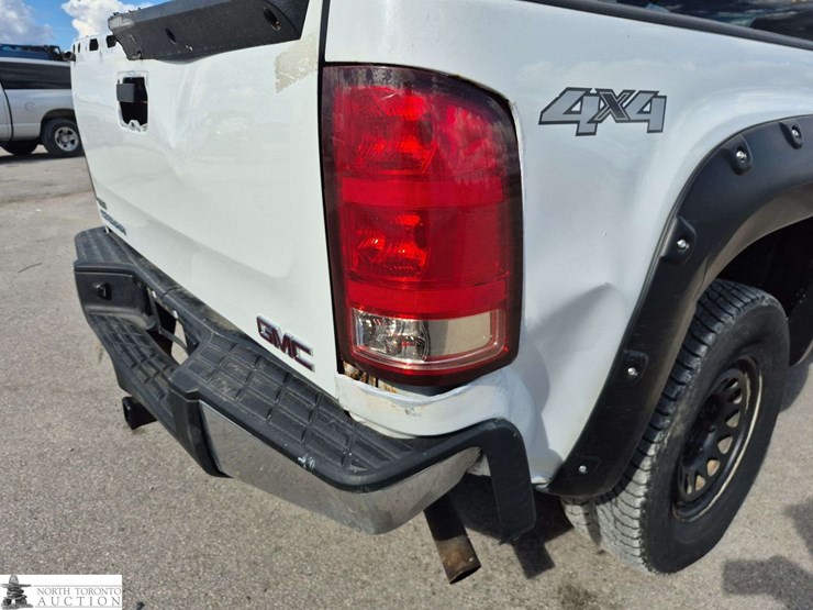 2011-gmc-sierra-1500-image-26