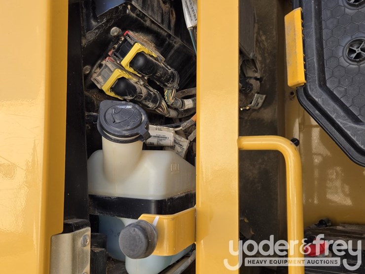 2022-caterpillar-336-image-31