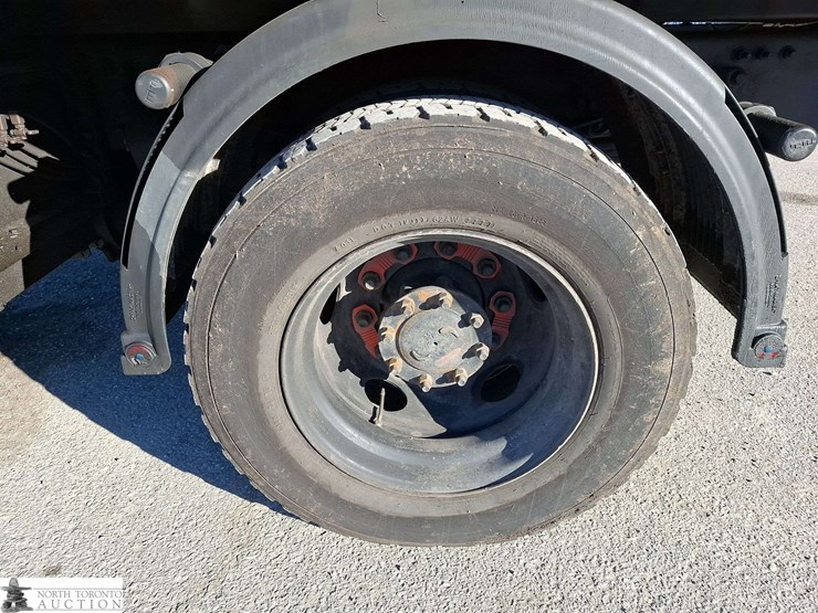 2018-freightliner-m2-106-image-17