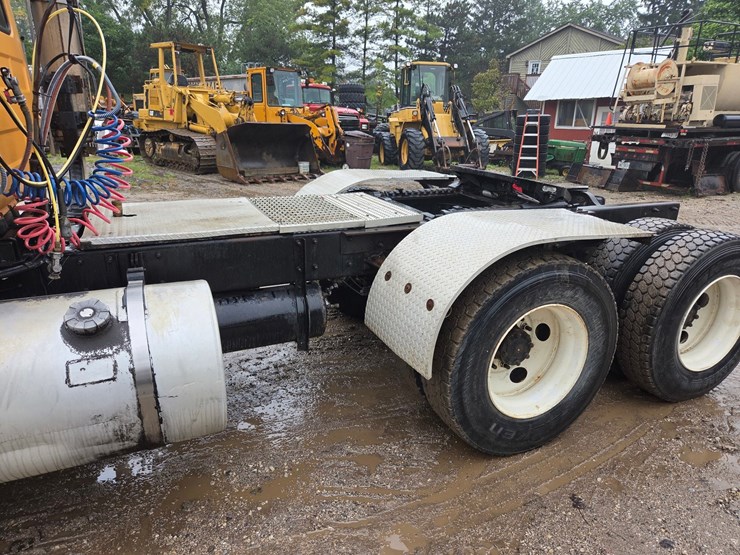 1994-mack-rd688s-image-11