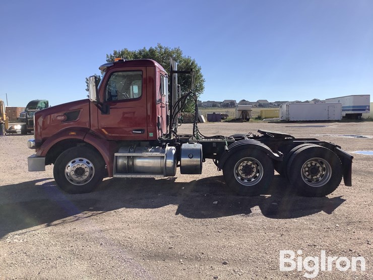 2015-peterbilt-567-image-8
