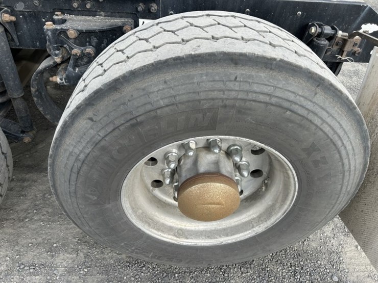 2020-kenworth-t680-image-13