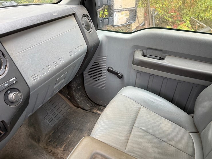 2011-ford-f350-image-24