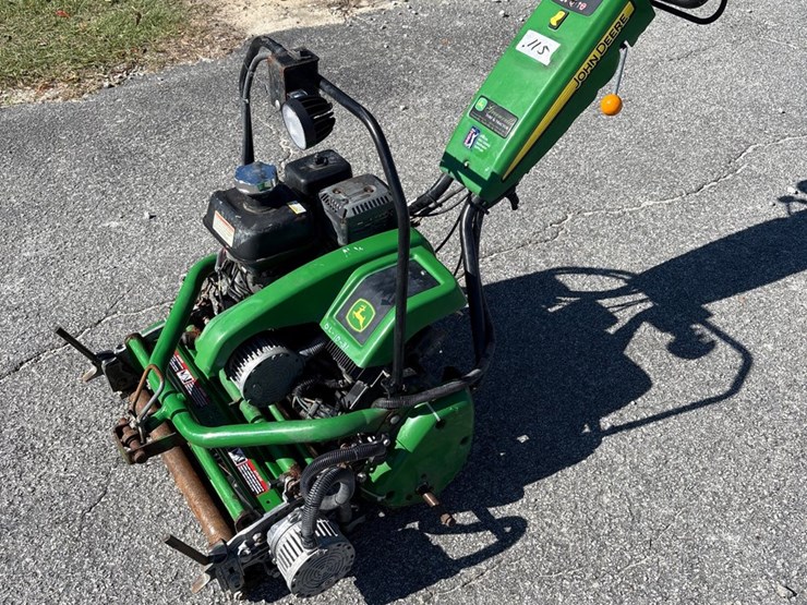 2021-john-deere-220-image-4