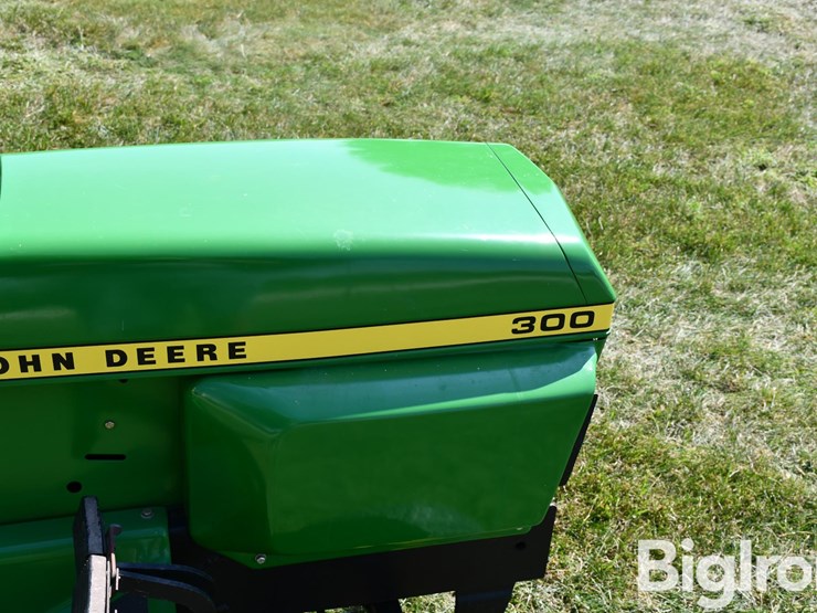 john-deere-300-image-19