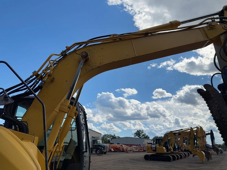 2015-kobelco-sk140sr-lc-3-image-11