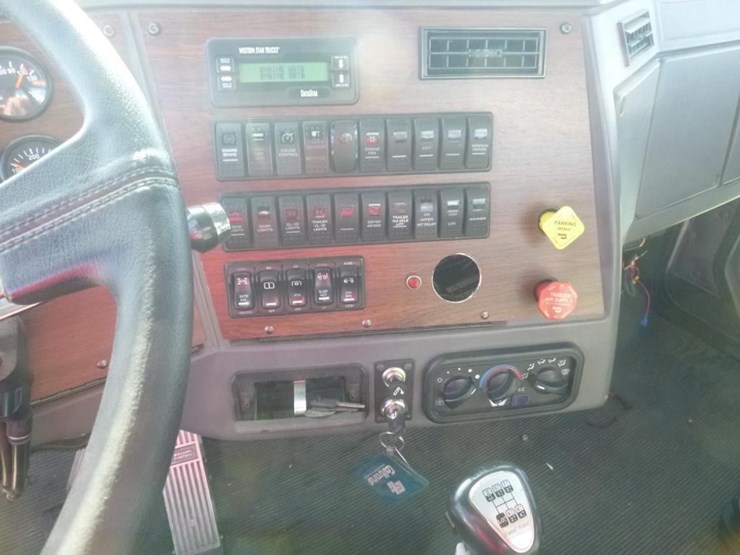 2009-western-star-4900-image-18
