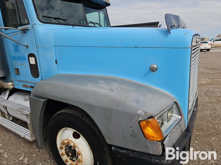 2000-freightliner-fld120-image-13