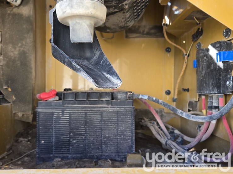 2022-caterpillar-336-image-28