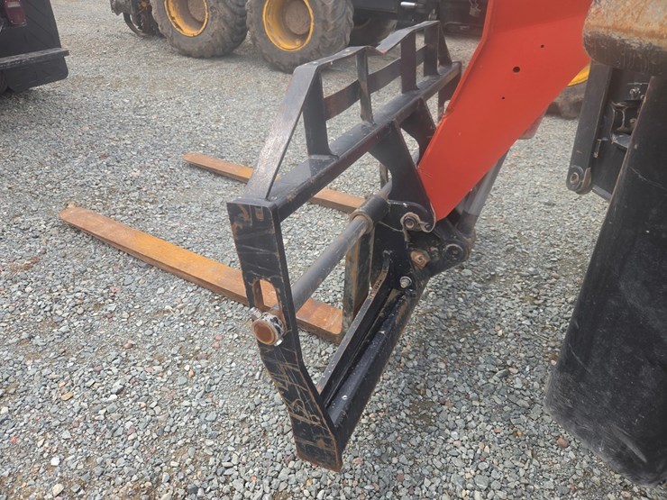 2010-jlg-g10-55a-image-11