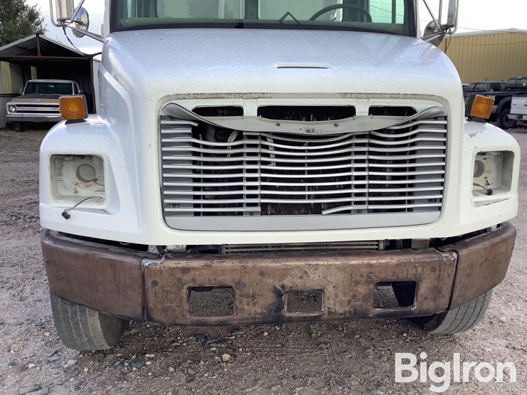 1996-freightliner-fl80-image-16
