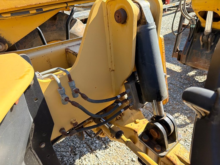 caterpillar-th360b-image-38