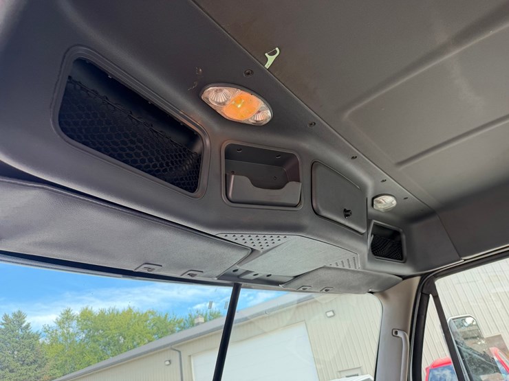 #1608-•-2019-freightliner-cascadia-single-axle-day-cab-image-44