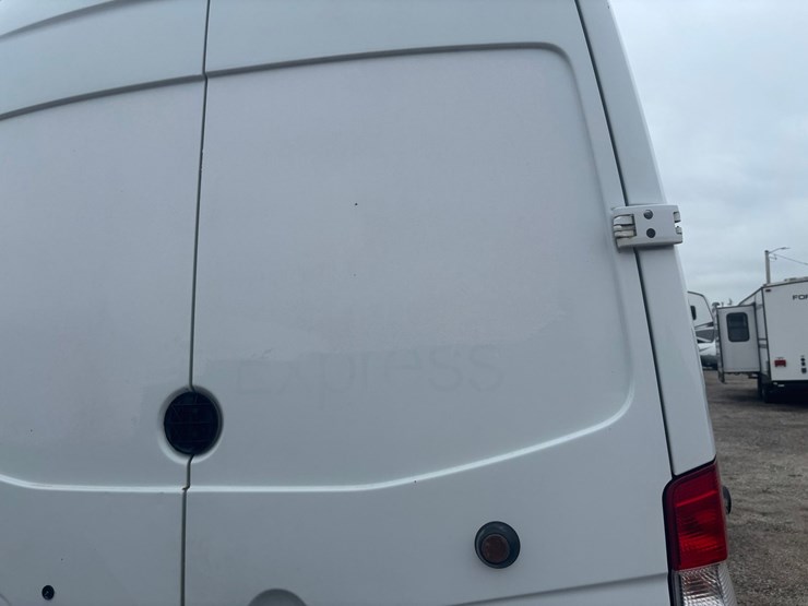 #2333-•-2014-mercedes-sprinter-van-image-26