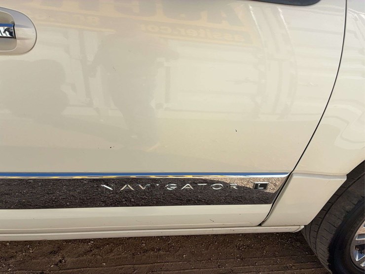 2008-lincoln-navigator-l-image-11