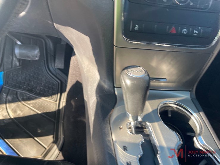 2013-jeep-grand-cherokee-limited-image-25