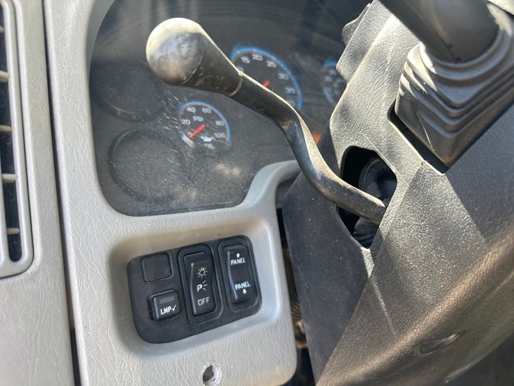 2009-international-durastar-4300-image-44