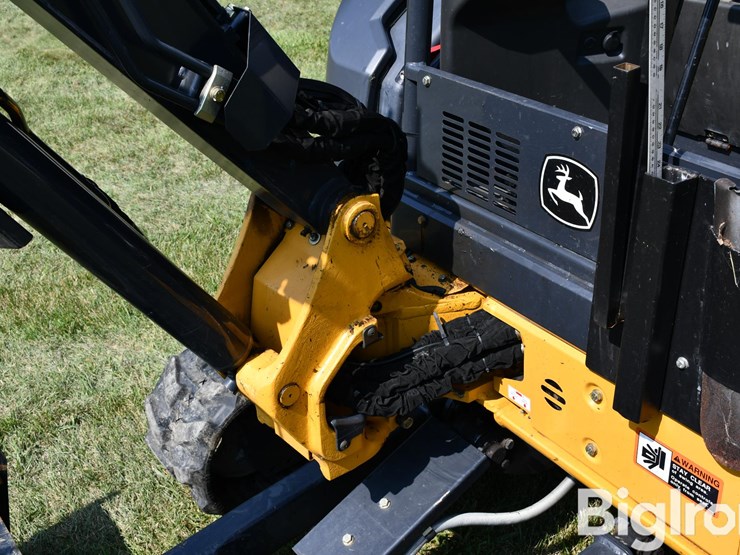 2020-deere-27d-image-14