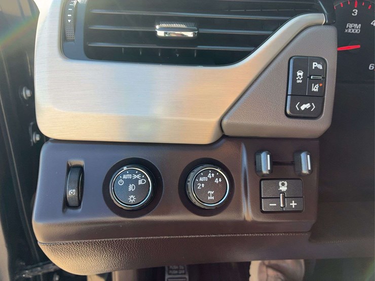 2015-gmc-yukon-denali-image-33