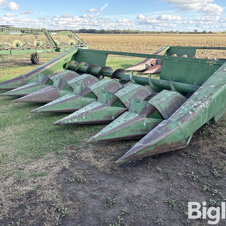 JOHN DEERE 643