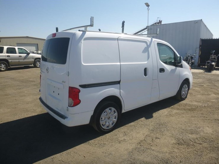 2015-nissan-nv200-image-3