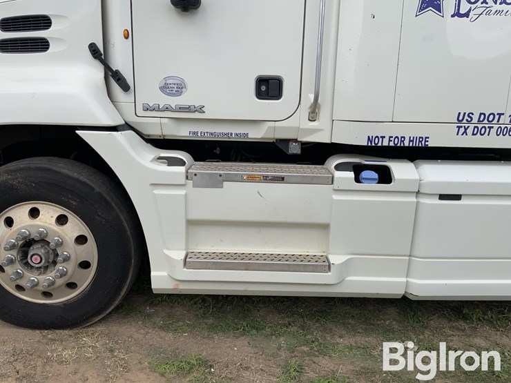 2014-mack-pinnacle-cxu613-image-17