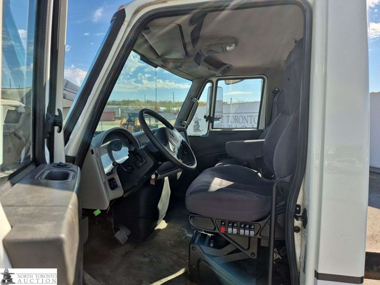 2017-international-durastar-4300-image-10